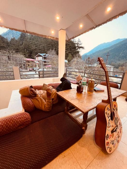 skyard hostel and homestay harsil valley