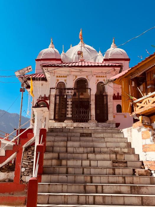 skyard hostel and homestay harsil valley