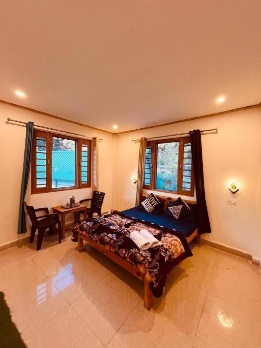 skyard hostel and homestay harsil valley