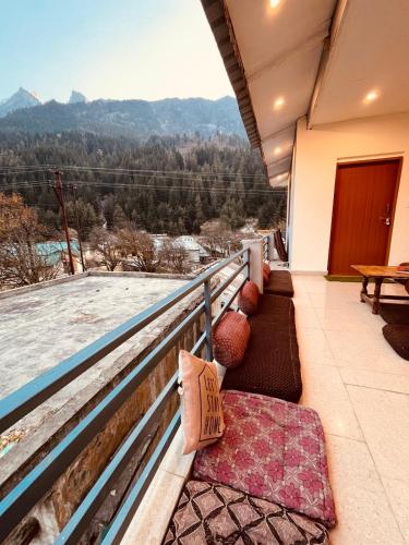 skyard hostel and homestay harsil valley