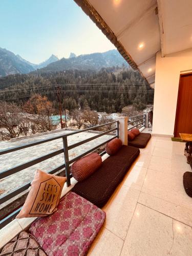 skyard hostel and homestay harsil valley