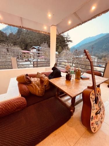 skyard hostel and homestay harsil valley