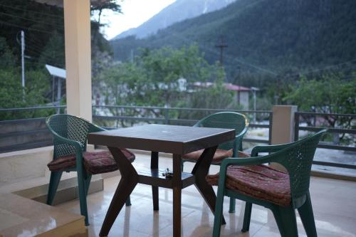 skyard hostel and homestay harsil valley