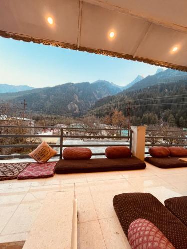skyard hostel and homestay harsil valley