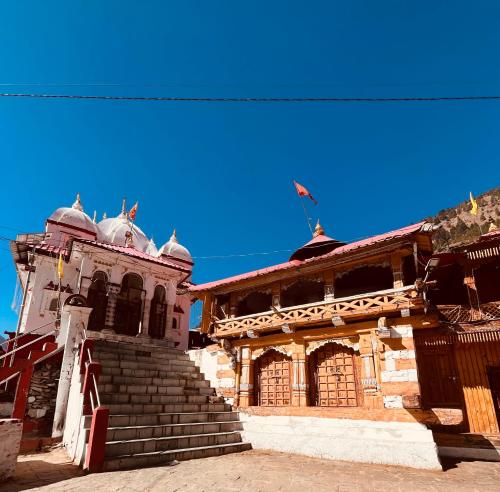 skyard hostel and homestay harsil valley