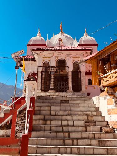 skyard hostel and homestay harsil valley