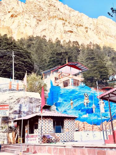 skyard hostel and homestay harsil valley