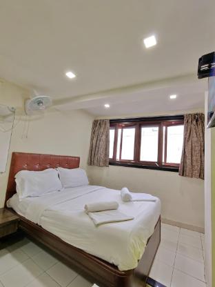 Sadguru Lodge,,2 star