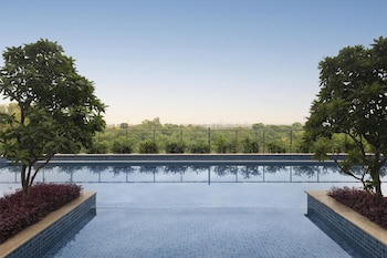 Radisson Hotel Delhi Mg Road,,4 star