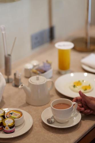 Radisson Hotel Delhi Mg Road,,5 star