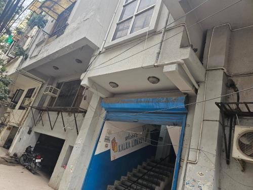 gautam nagar homestay near aiims hospital