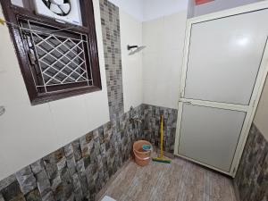 gautam nagar homestay near aiims hospital