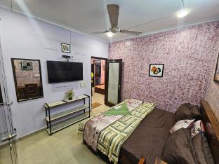 gautam nagar homestay near aiims hospital