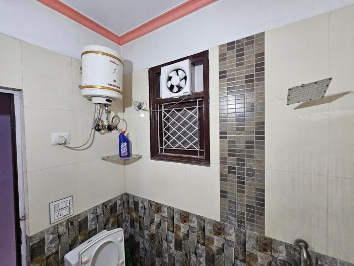 gautam nagar homestay near aiims hospital