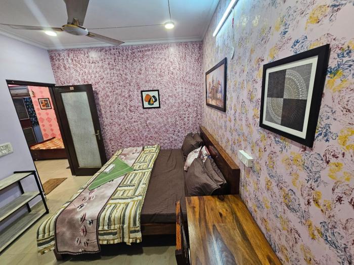 gautam nagar homestay near aiims hospital