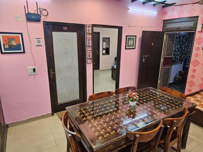 gautam nagar homestay near aiims hospital