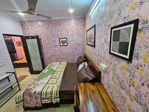 gautam nagar homestay near aiims hospital