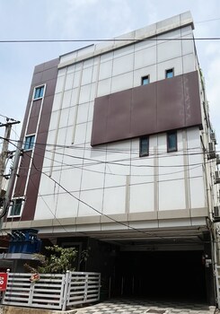 white ridge hotel nagole