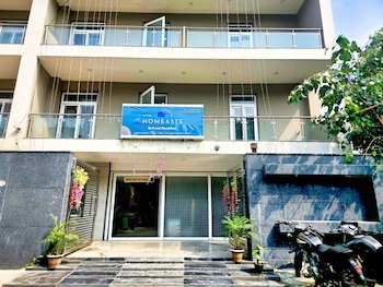 Hotel Homeaste 001 Near Yashobhoomi Convention Center,,3 star