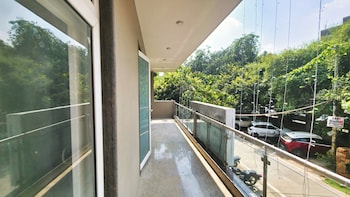 hotel homeaste 001 near yashobhoomi convention center