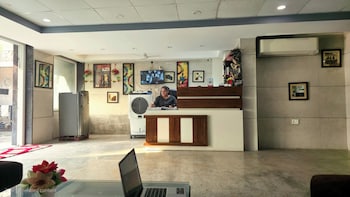 Hotel Homeaste 001 Near Yashobhoomi Convention Center,,3 star