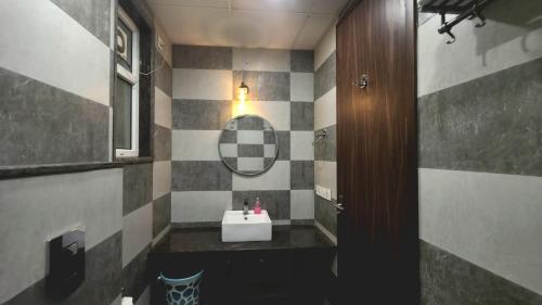 hotel homeaste 001 near yashobhoomi convention center