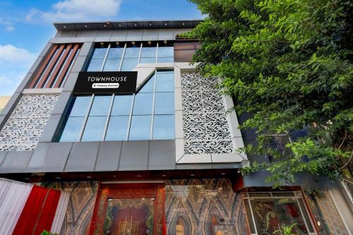 Townhouse Esic Medical College Faridabad Formerly Royal Mountain,,4 star