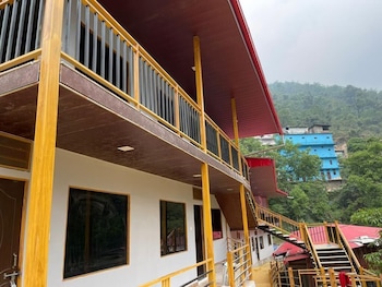 new mandakini river resort