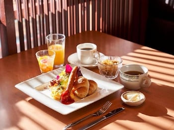 Pathway Kdson At Airport,,3 star