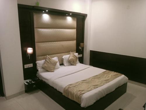 pathway kdson at airport