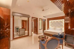 gajraula sukhdev dhaba and resort