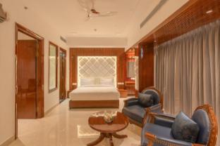 Gajraula Sukhdev Dhaba & Resort,,3 star