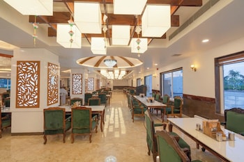 gajraula sukhdev dhaba and resort