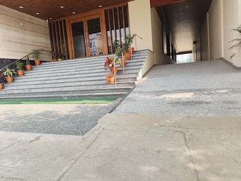 Hotel Mahika,,3 star