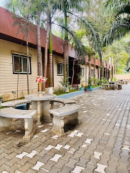 golden farms resorts
