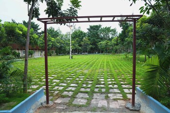 golden farms resorts