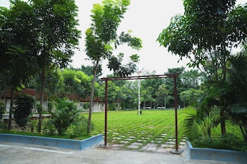 golden farms resorts