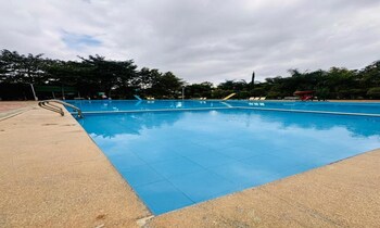 Golden Farms Resorts,,2 star