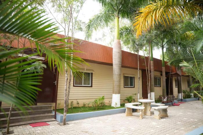 golden farms resorts