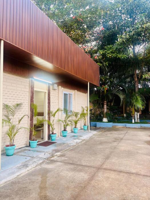 golden farms resorts