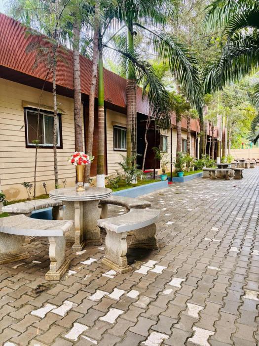 golden farms resorts