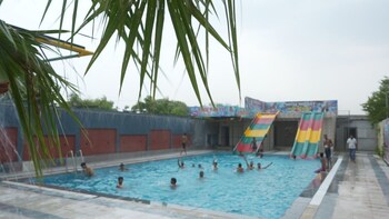 hotel holiday fun resort