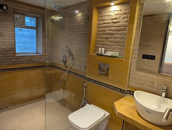 Savyasaachii Hotel, Mahabaleshwar - Pure Veg,,4 star