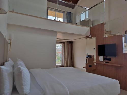 Savyasaachii Hotel, Mahabaleshwar - Pure Veg,,4 star