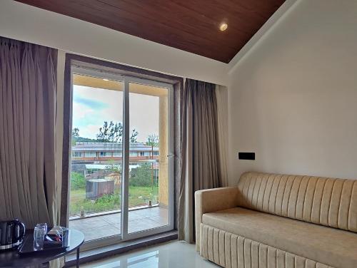 Savyasaachii Hotel, Mahabaleshwar - Pure Veg,,4 star