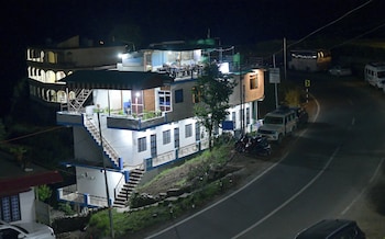 Hotel Vasuki,,3 star