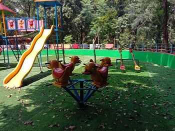 Salboni Retreat,,2 star