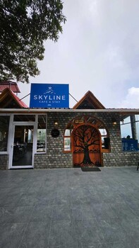 skyline cafe and stay gagar