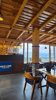 skyline cafe and stay gagar