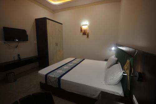 Chetak Palace,,3 star